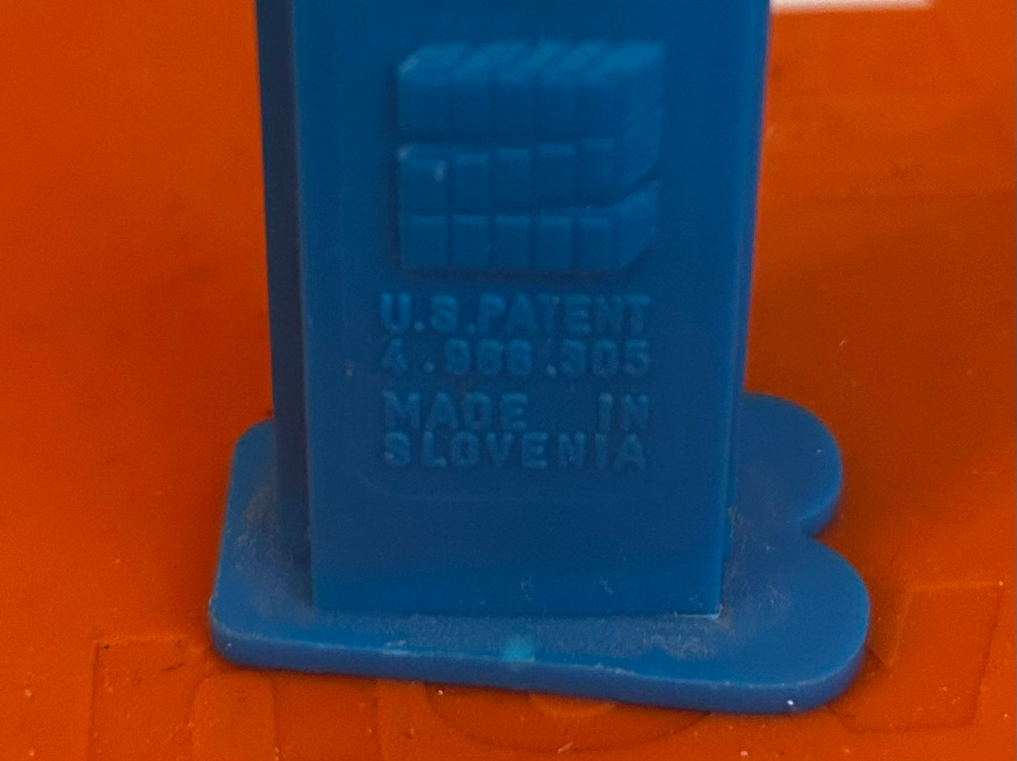 She-Saurus Pez dispenser (Rare Blue Stem)